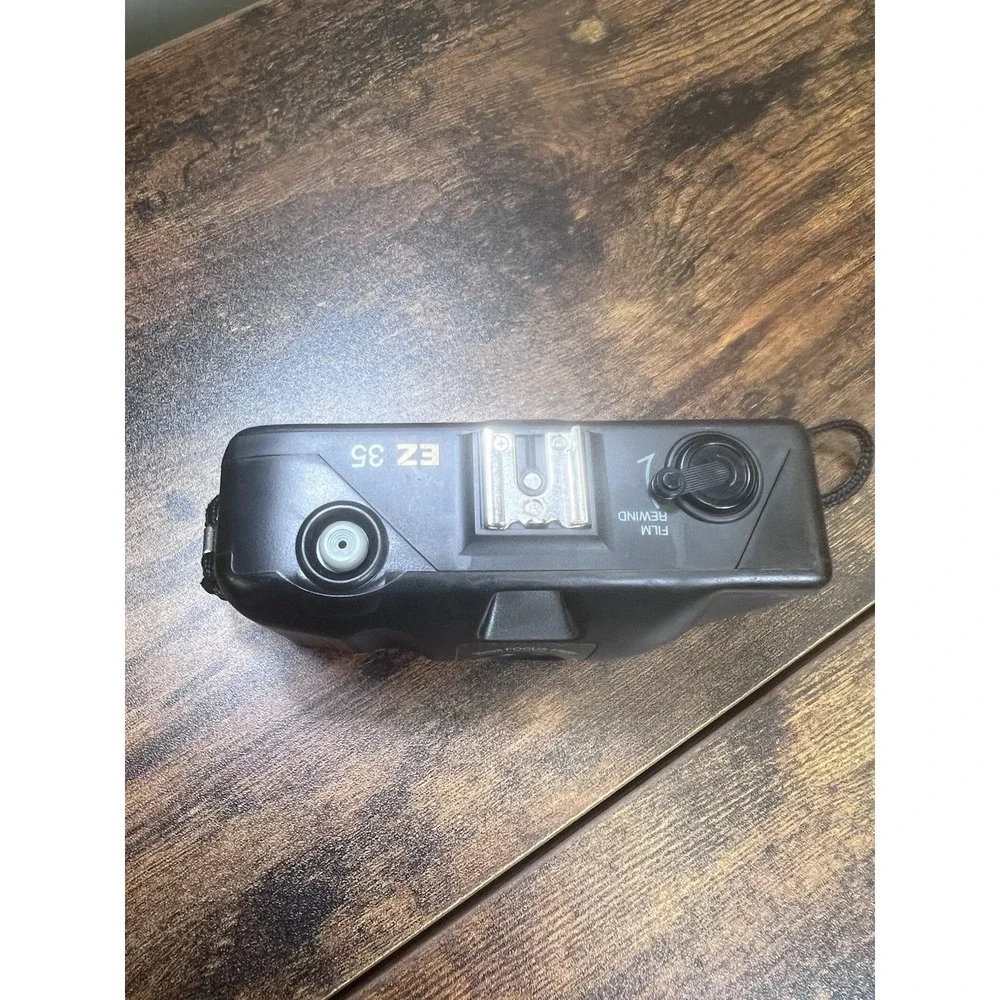 Vintage VIVITAR EZ35 35mm Focus Free Film Point And Shoot Film Camera